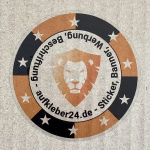 transparent auf Pappe